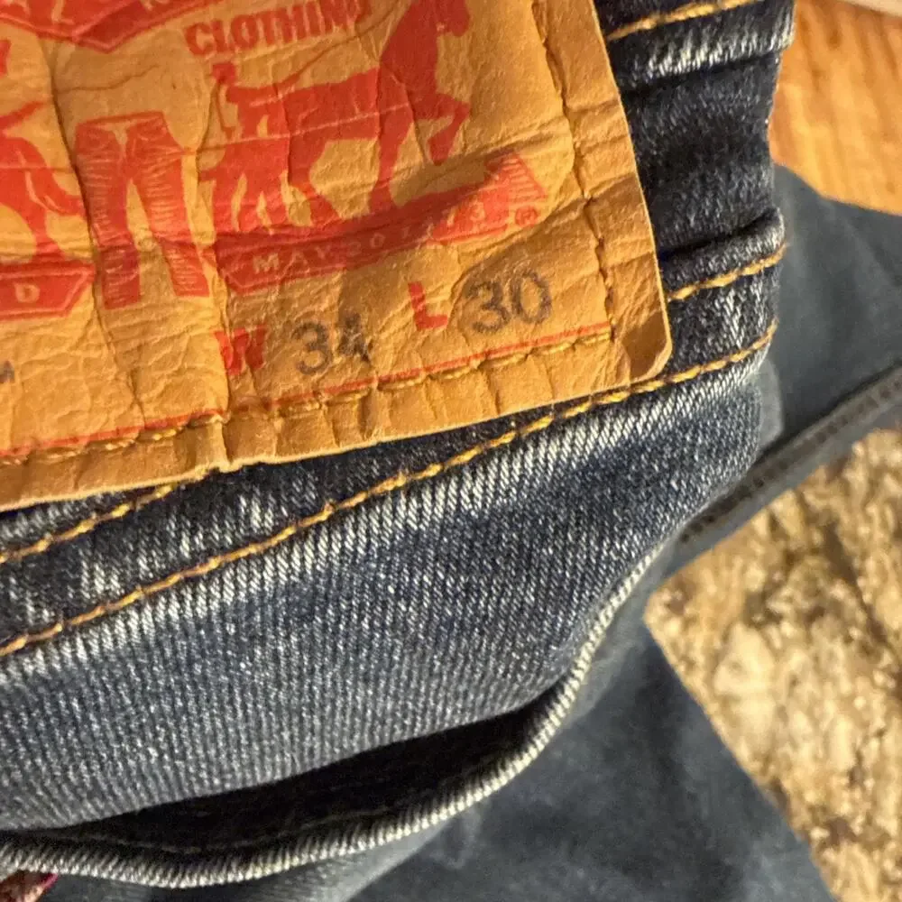 Men’ 505 Levi Strauss Jeans Dark Wash Size 34 X 30